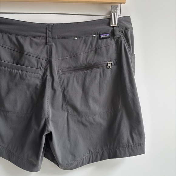Patagonia Quandary 5" Hiking Shorts in Forge Grey/Charcoal Size 4 - Picture 5 of 17